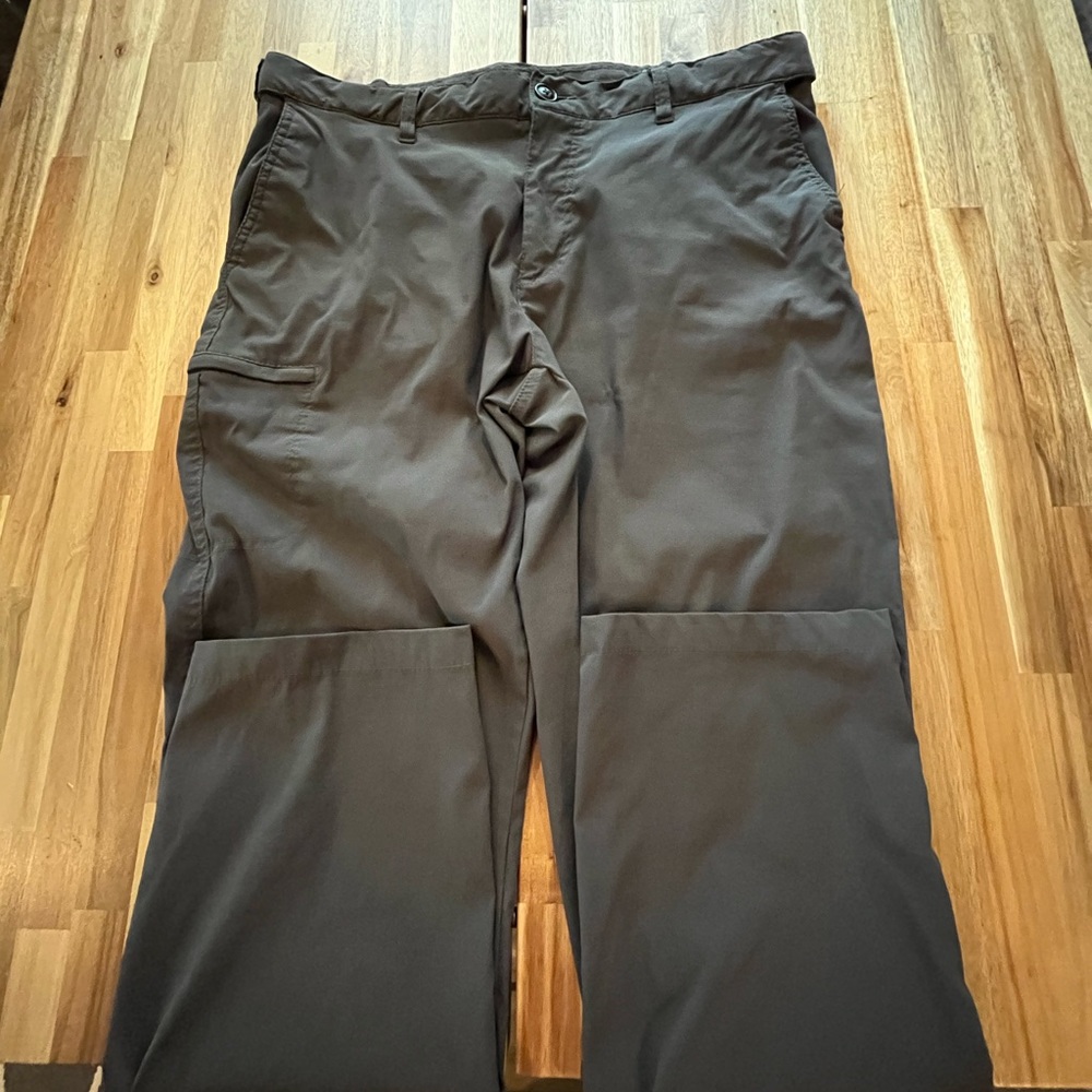 UB Tech Mens lightweight 5 pocket pants Stretch waist band 38x32